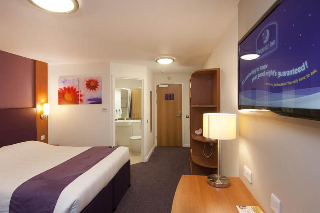 Premier Inn Exeter Central St. Davids Exterior foto